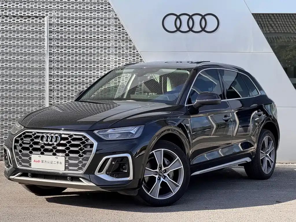 Audi Q5L — фото 1