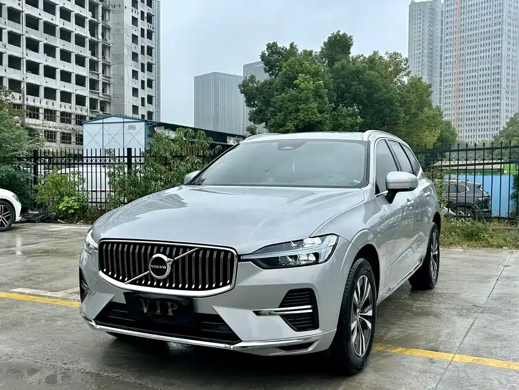Volvo XC60 — фото 1