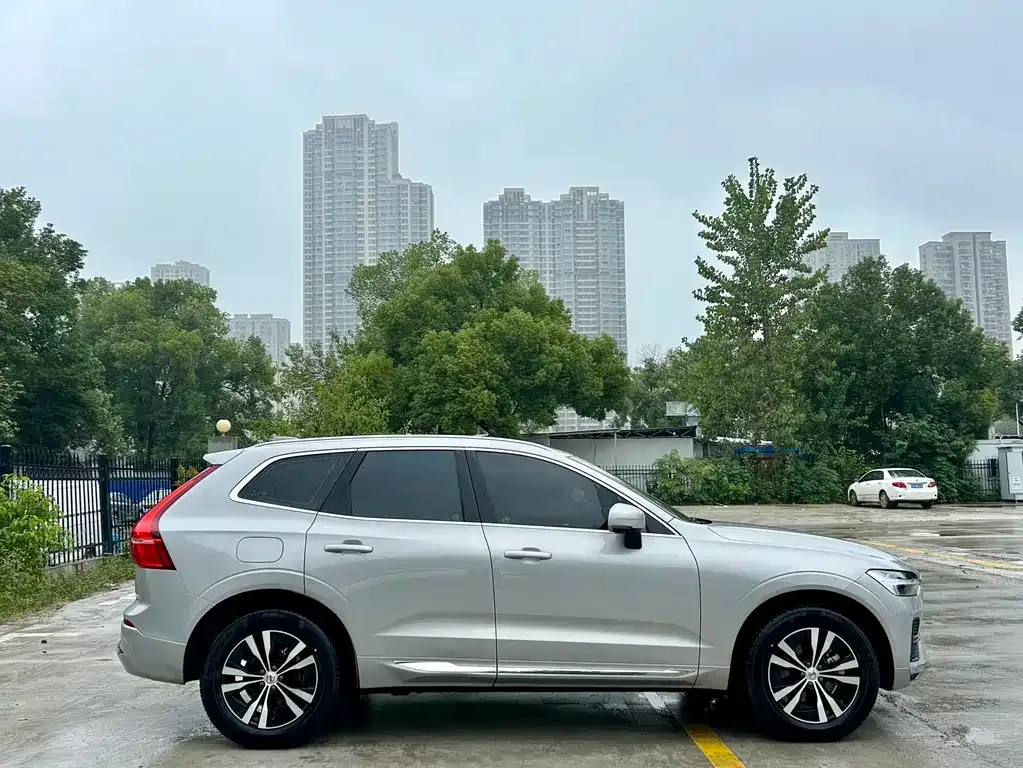 Volvo XC60 — фото 6