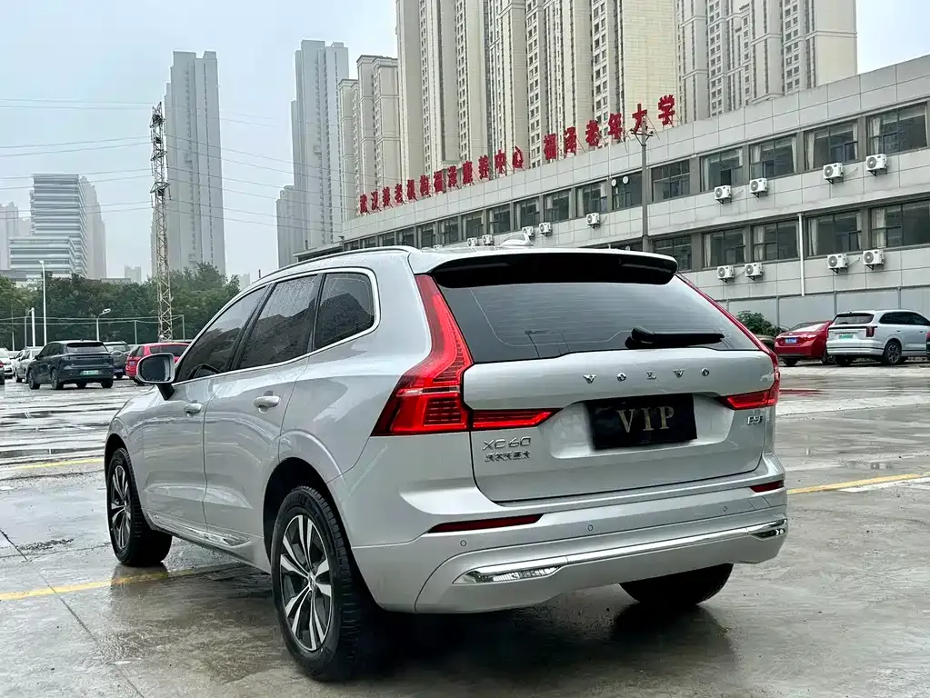 Volvo XC60 — фото 9