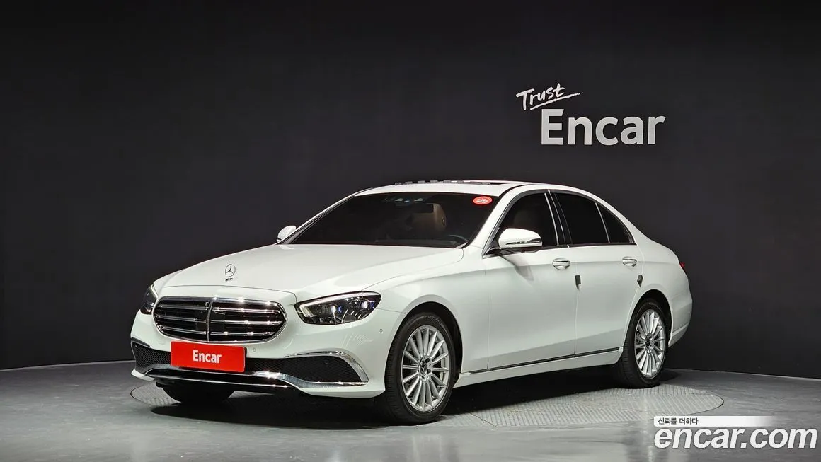 Mercedes-Benz E-Class — фото 1