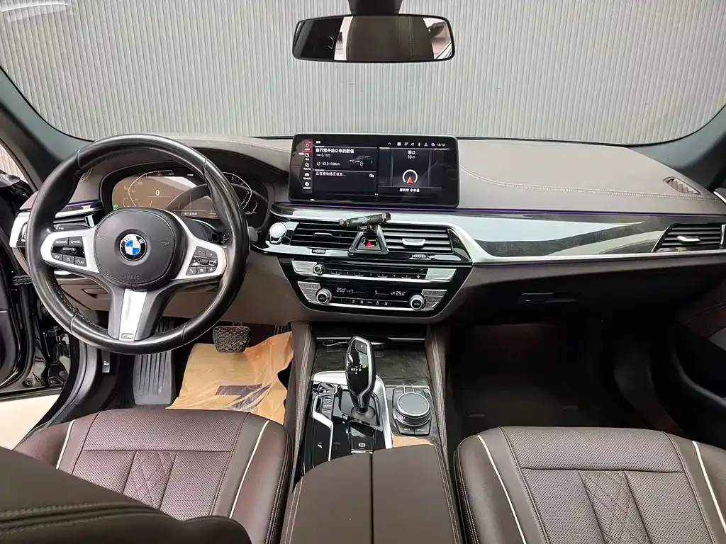 BMW 5 Series — фото 8