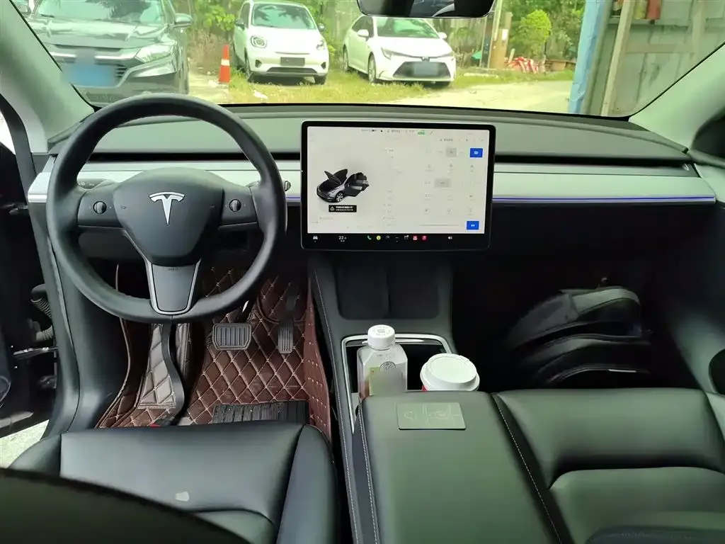 Tesla Model Y — фото 10