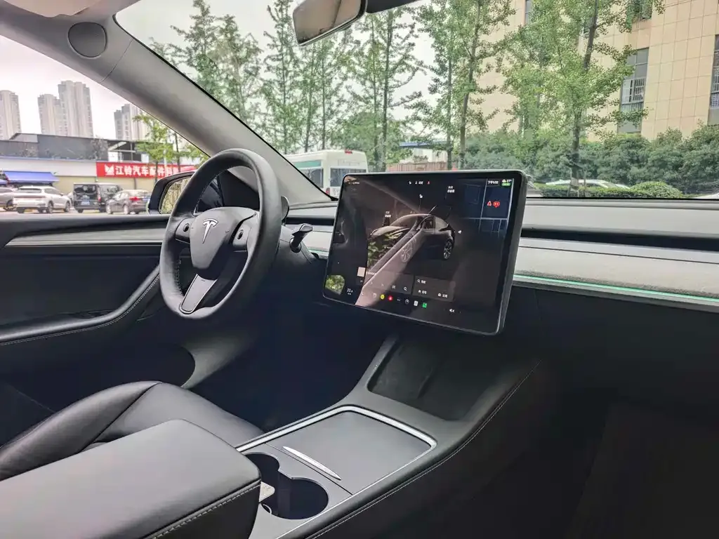 Tesla Model Y — фото 5