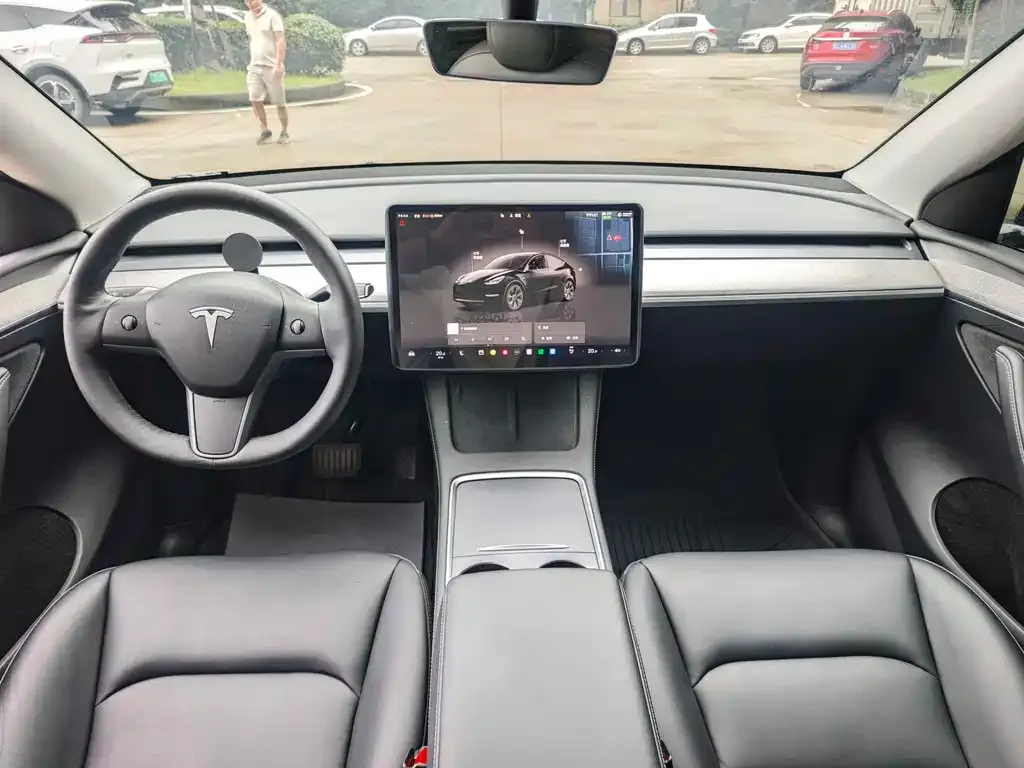 Tesla Model Y — фото 7