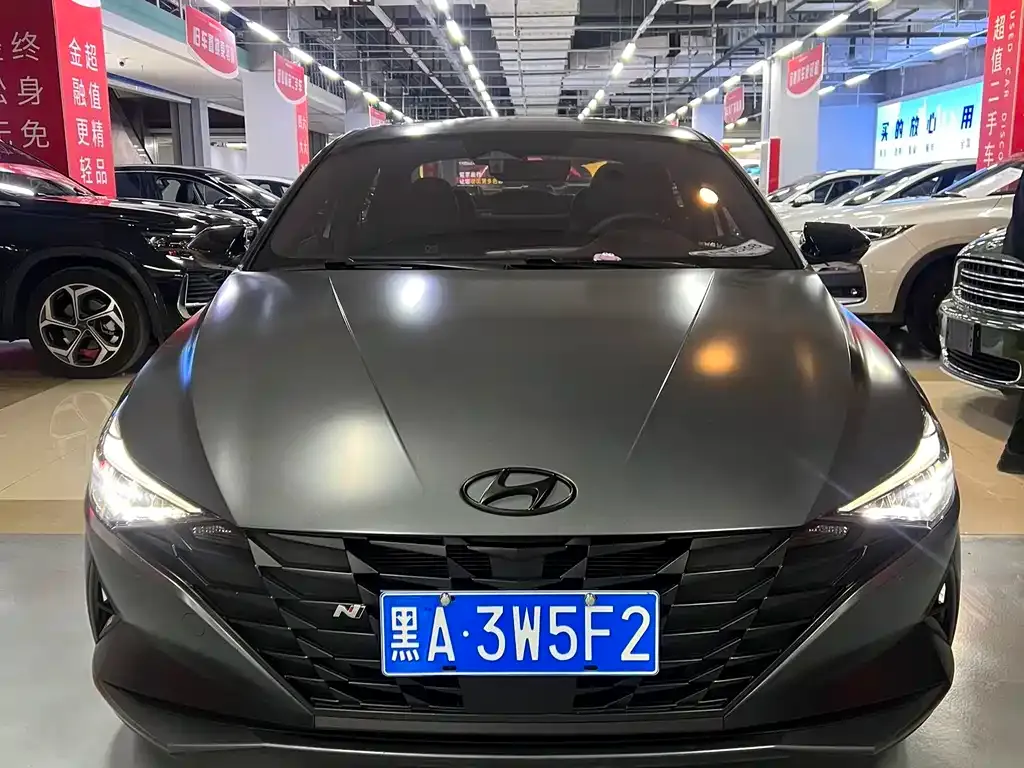 Hyundai Elantra — фото 1