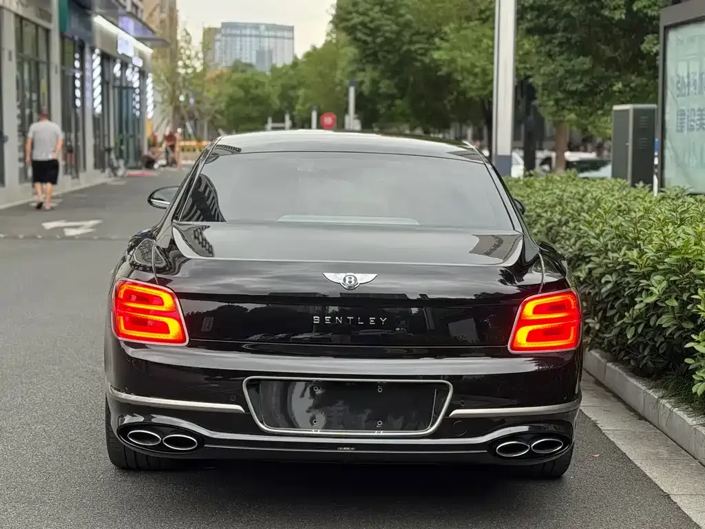 Bentley Flying Spur PHEV — фото 4