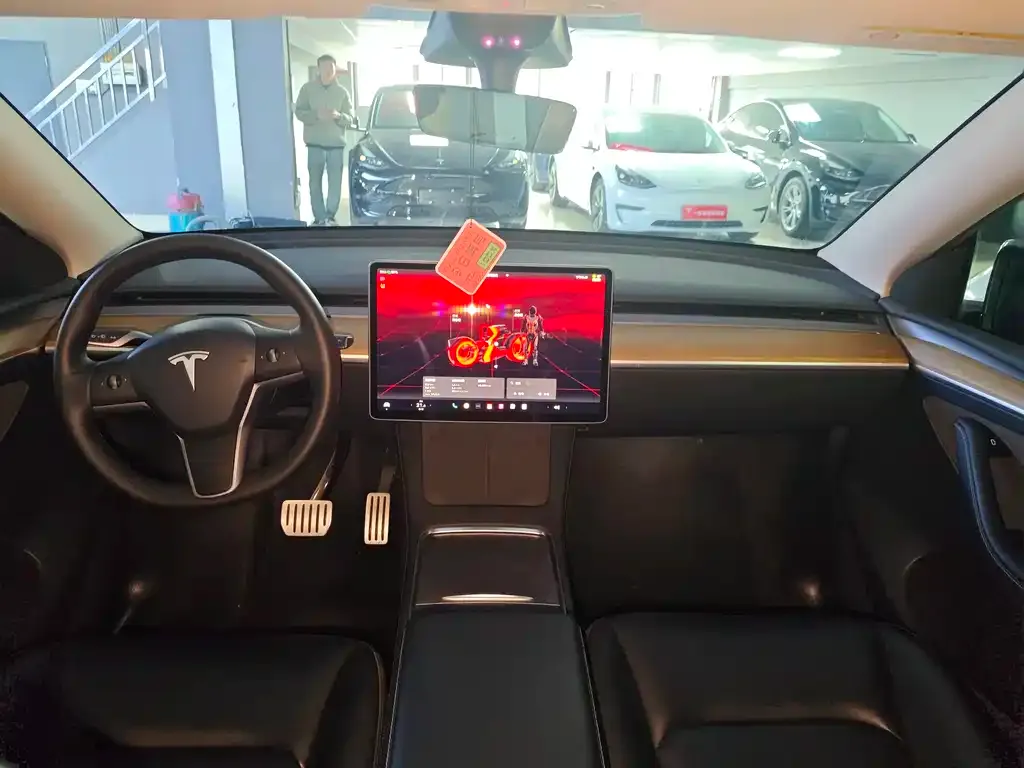 Tesla Model Y — фото 6