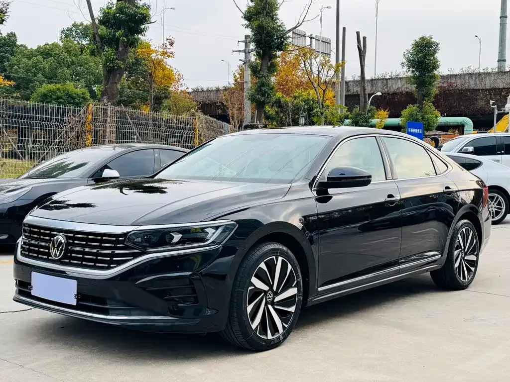 Volkswagen Passat — фото 1