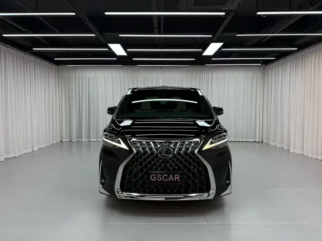 Lexus LM — фото 1