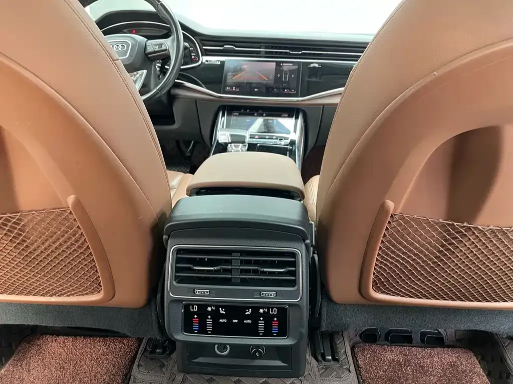 Audi Q7 — фото 10