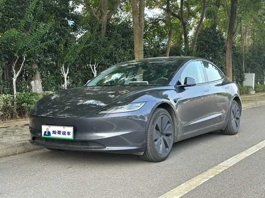 Tesla Model 3 — фото 1