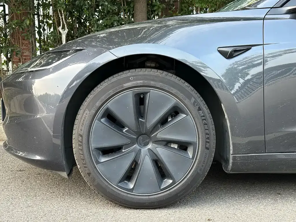 Tesla Model 3 — фото 5