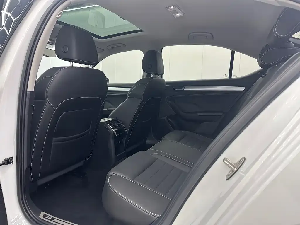Skoda Superb — фото 5