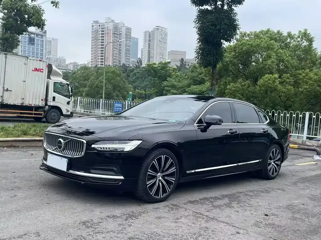 Volvo S90 — фото 1