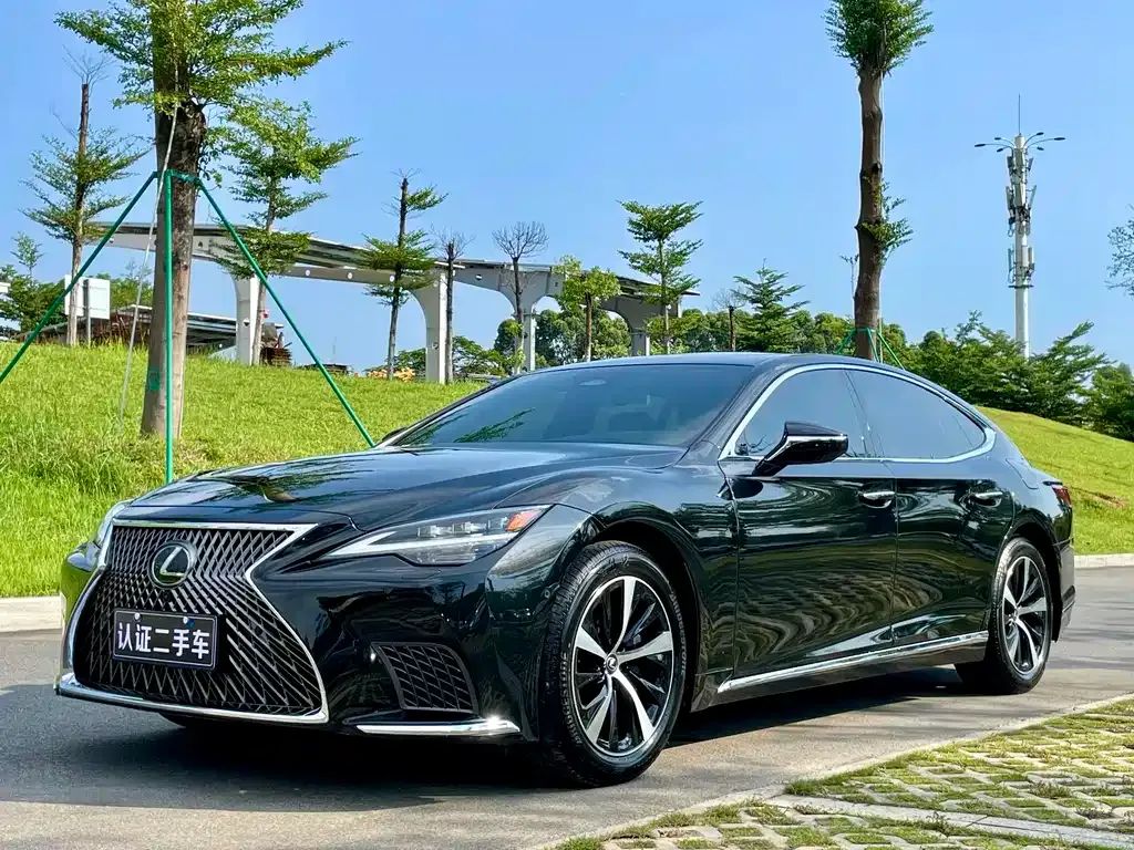 Lexus LS — фото 1