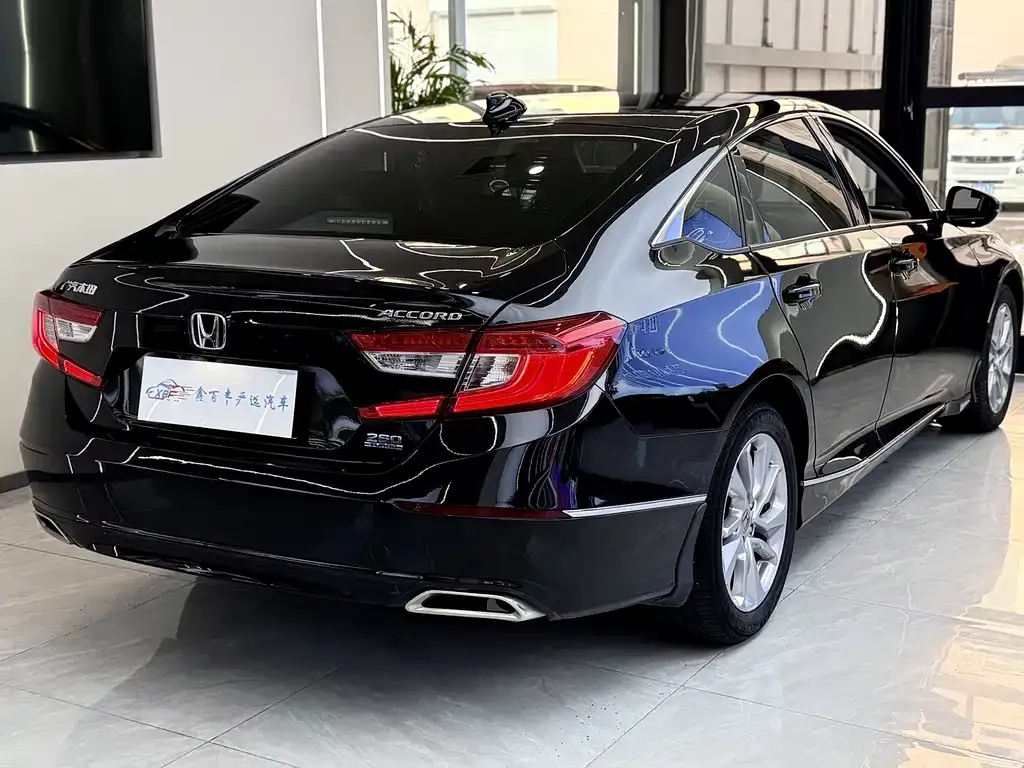 Honda Accord — фото 10