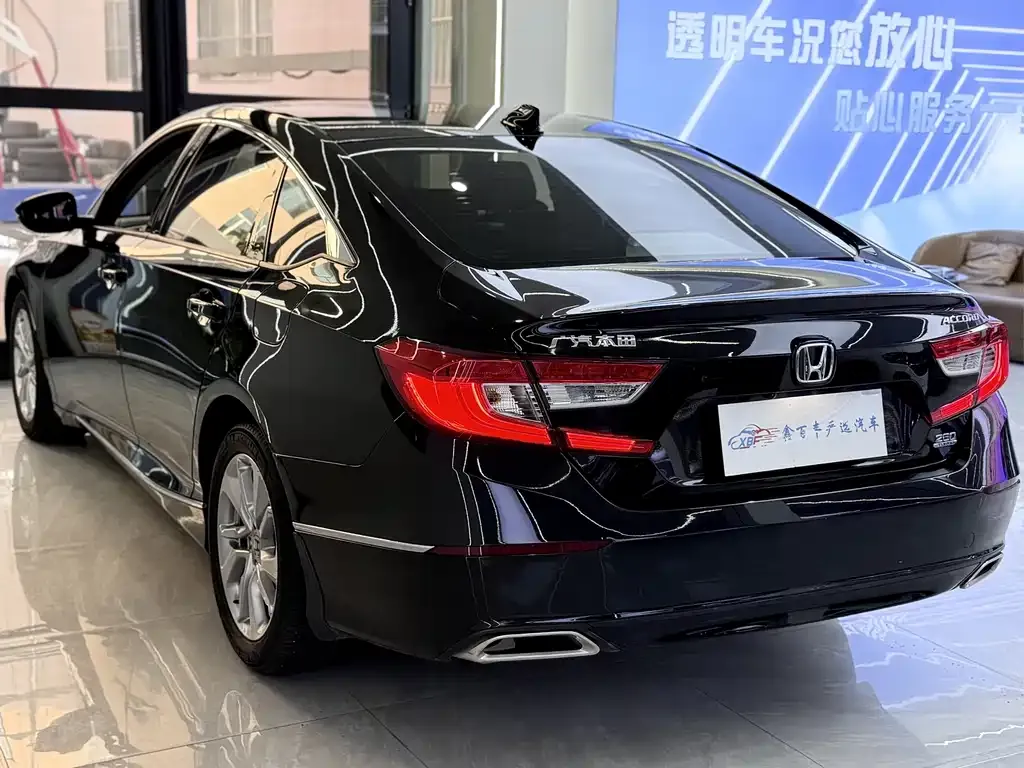 Honda Accord — фото 8
