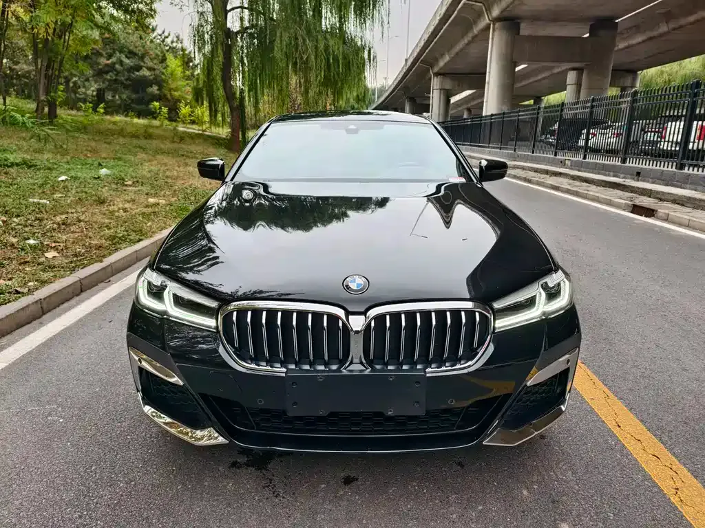 BMW 5 Series — фото 1
