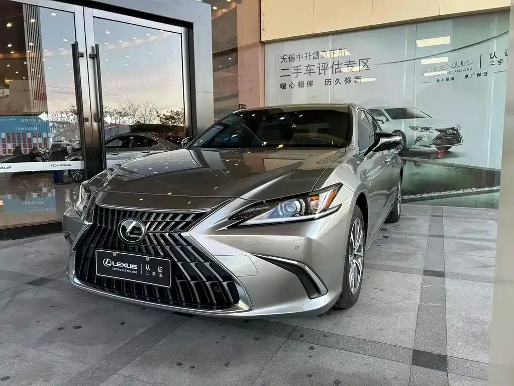 Lexus ES — фото 1