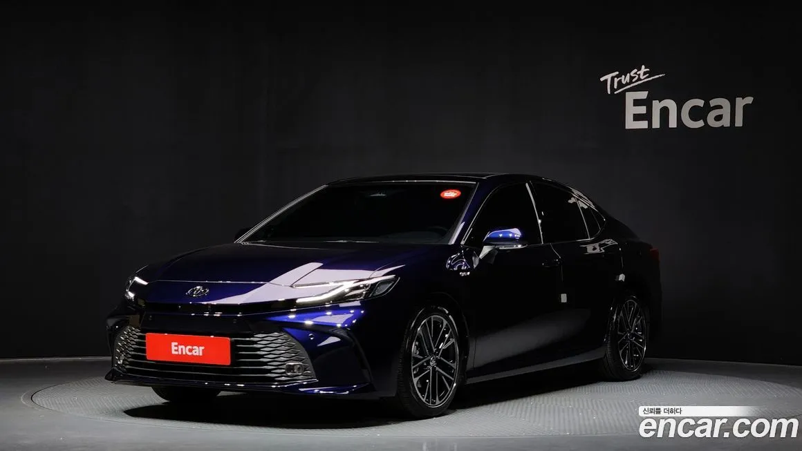 Toyota Camry — фото 1