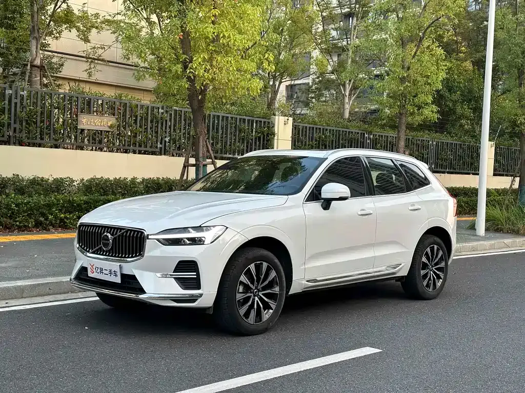 Volvo XC60 — фото 1