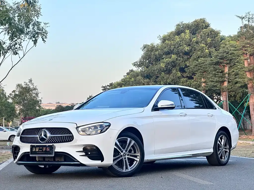 Mercedes-Benz E-Class — фото 1