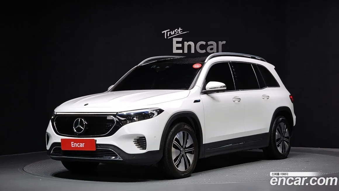 Mercedes-Benz EQB — фото 1