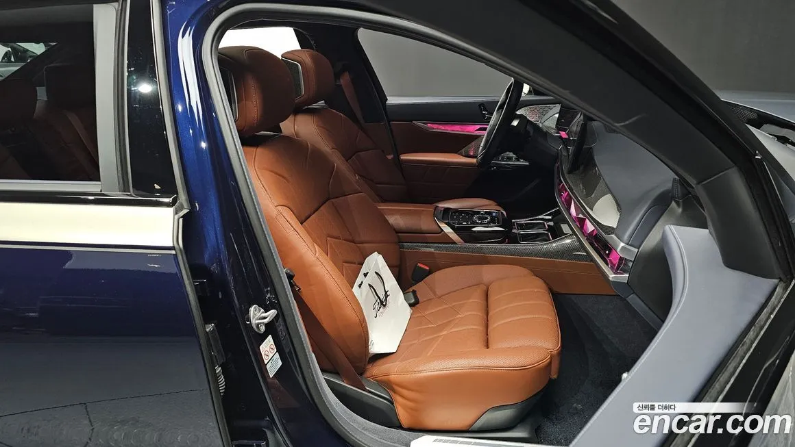 BMW i7 — фото 10