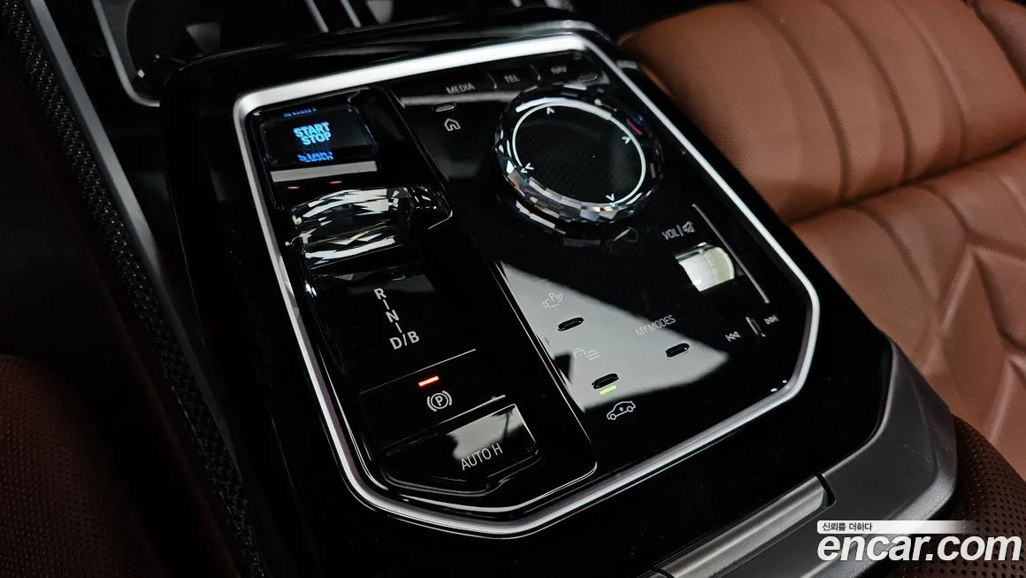 BMW i7 — фото 9