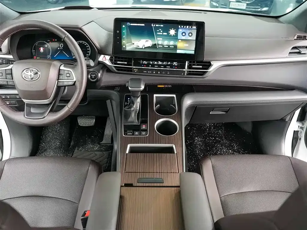 Toyota Granvia — фото 10
