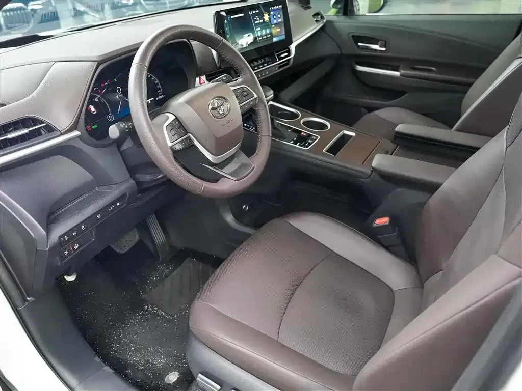 Toyota Granvia — фото 8