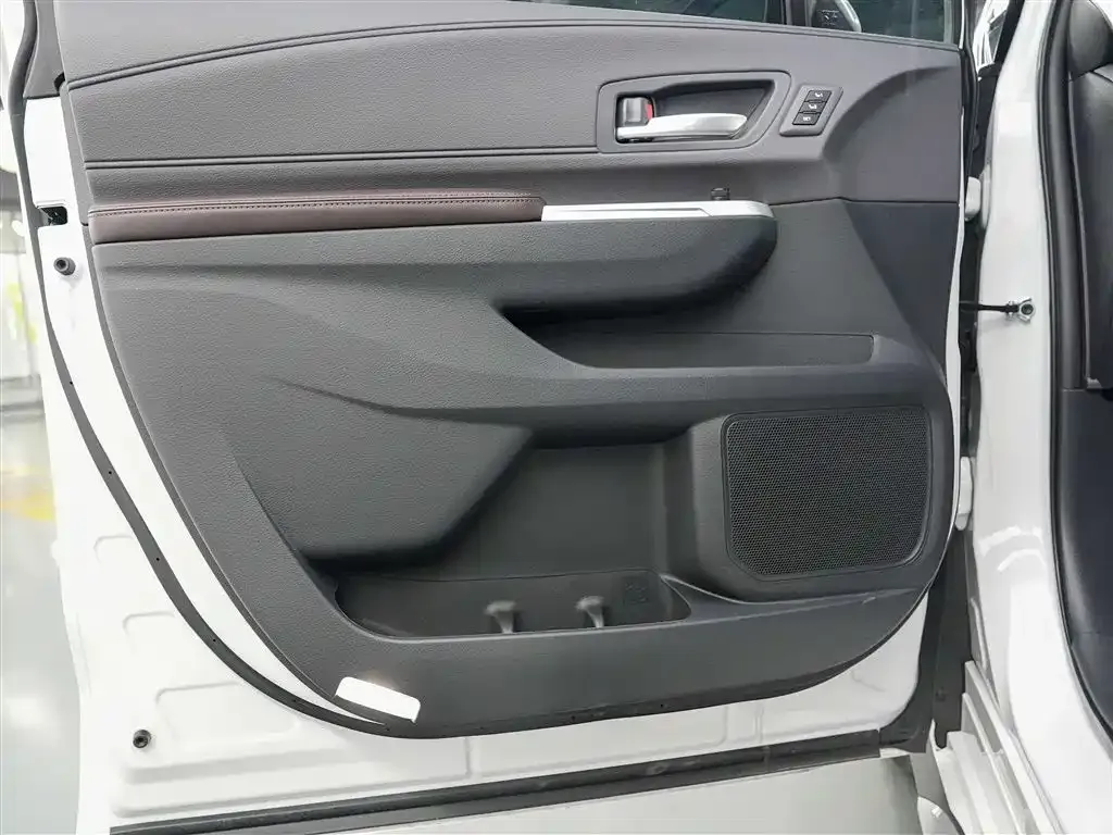 Toyota Granvia — фото 9