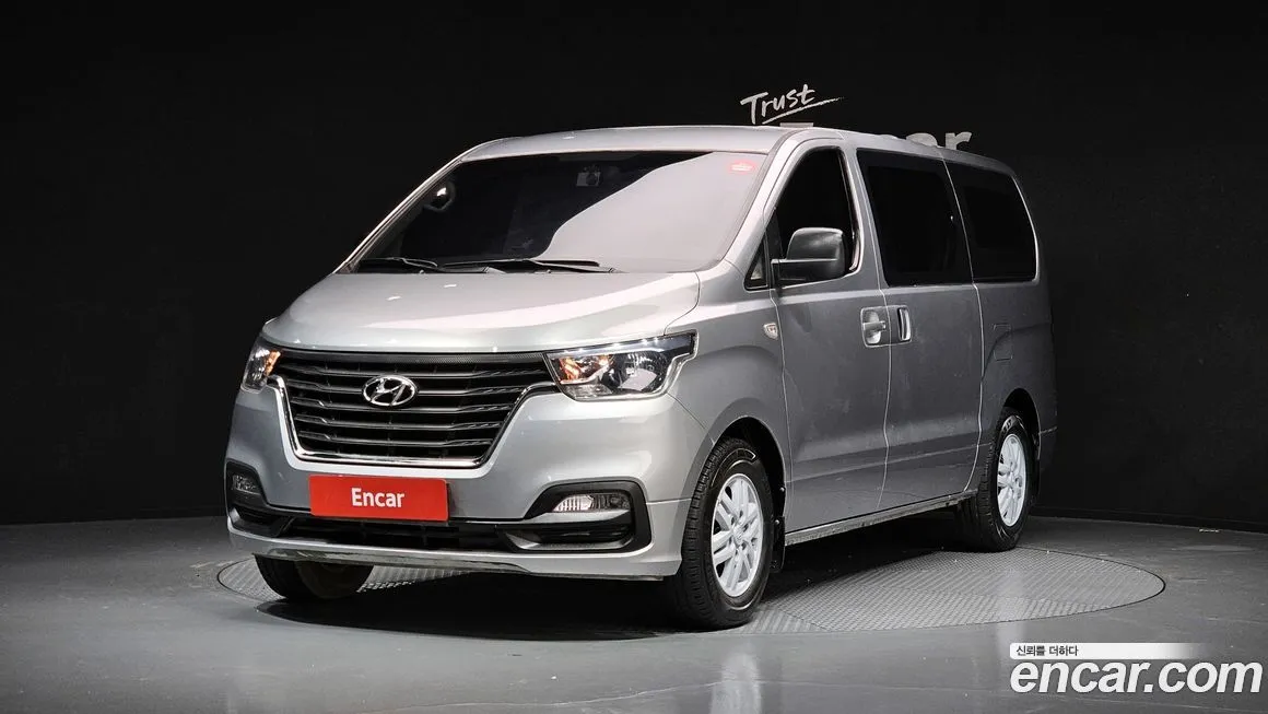 Hyundai Starex — фото 1