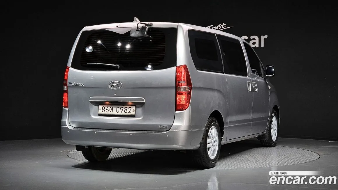 Hyundai Starex — фото 2