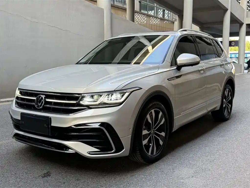 Volkswagen Tiguan L — фото 1