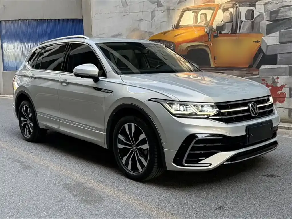 Volkswagen Tiguan L — фото 4