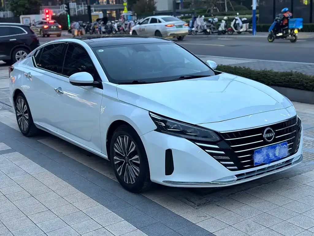Nissan Teana — фото 1