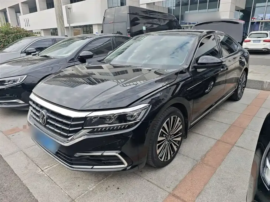 Volkswagen Passat — фото 1