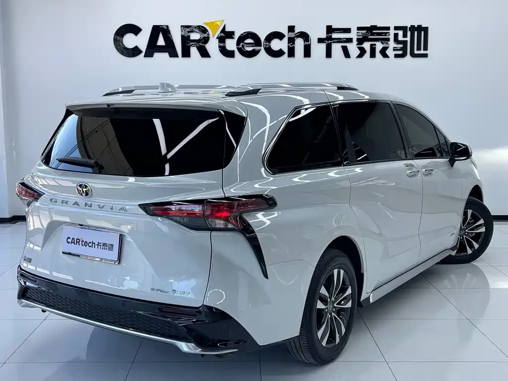 Toyota Granvia — фото 3