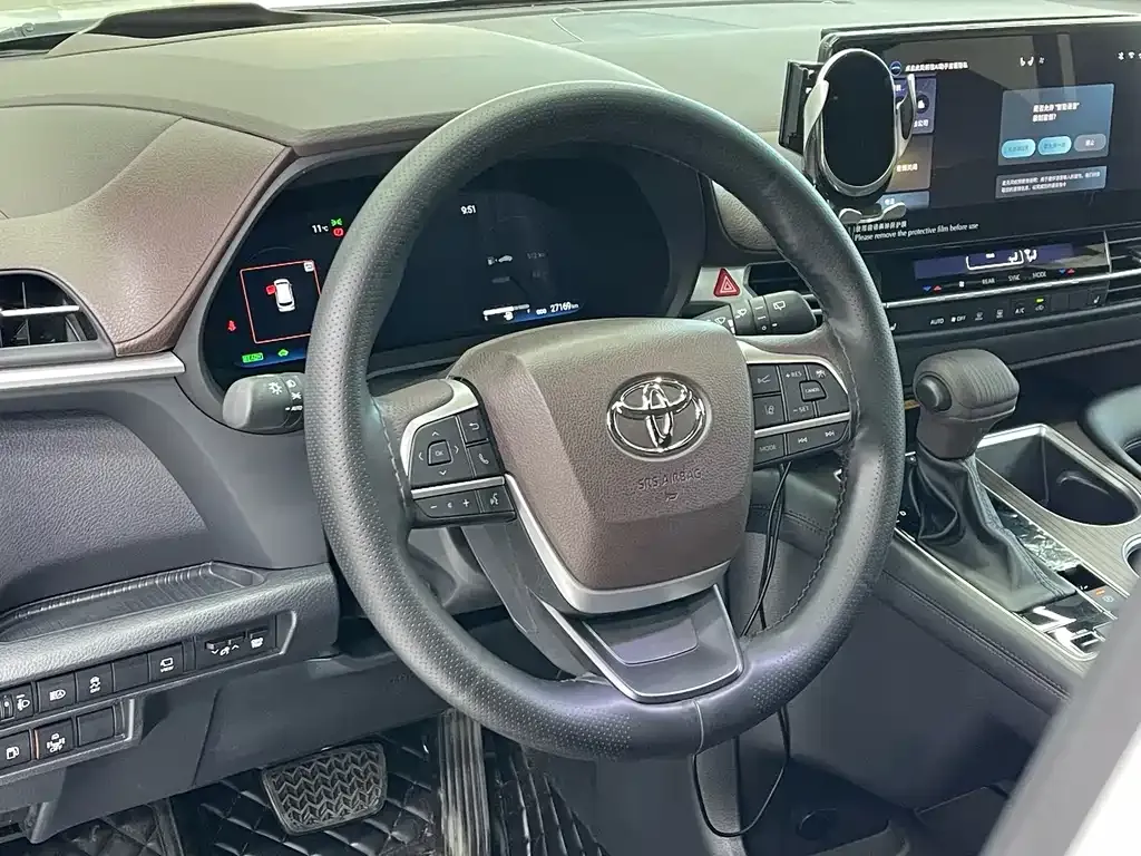 Toyota Granvia — фото 5