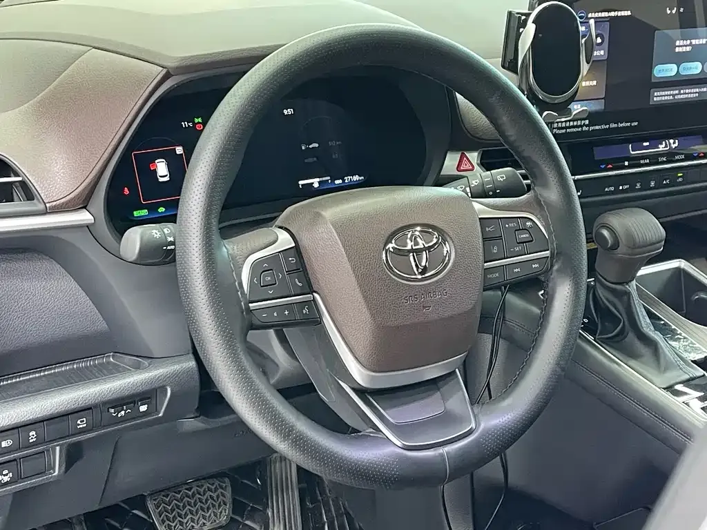 Toyota Granvia — фото 6