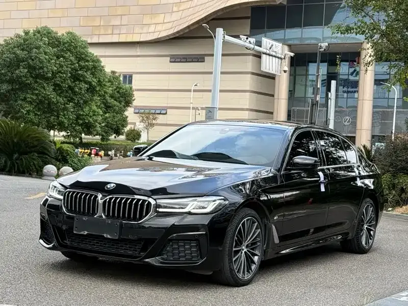 BMW 5 Series — фото 1