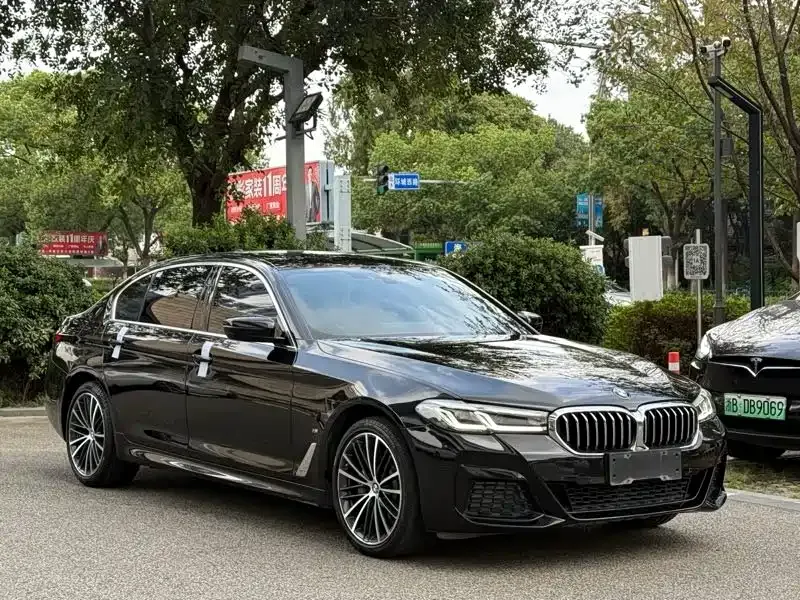 BMW 5 Series — фото 6