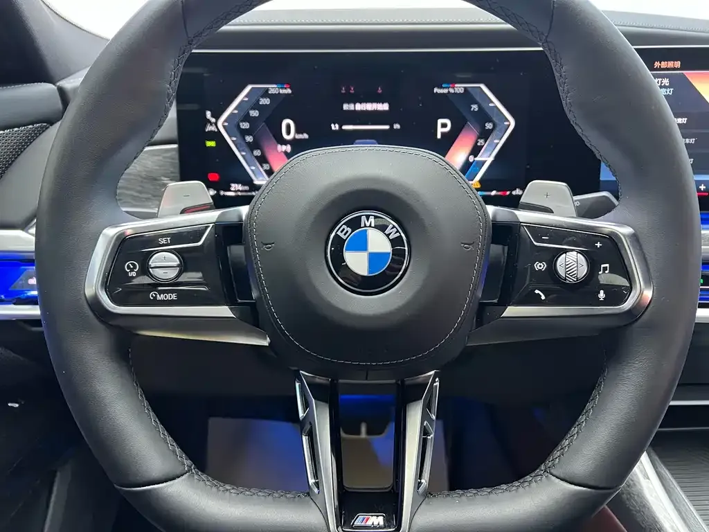 BMW 7 Series — фото 10