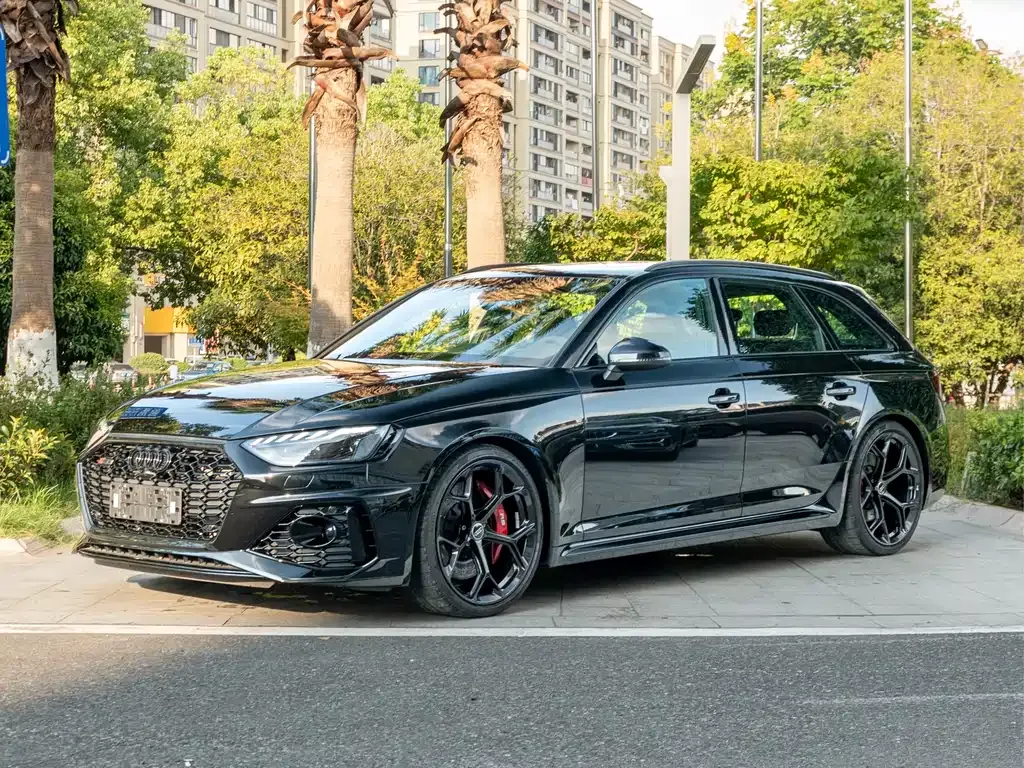 Audi RS 4 — фото 1