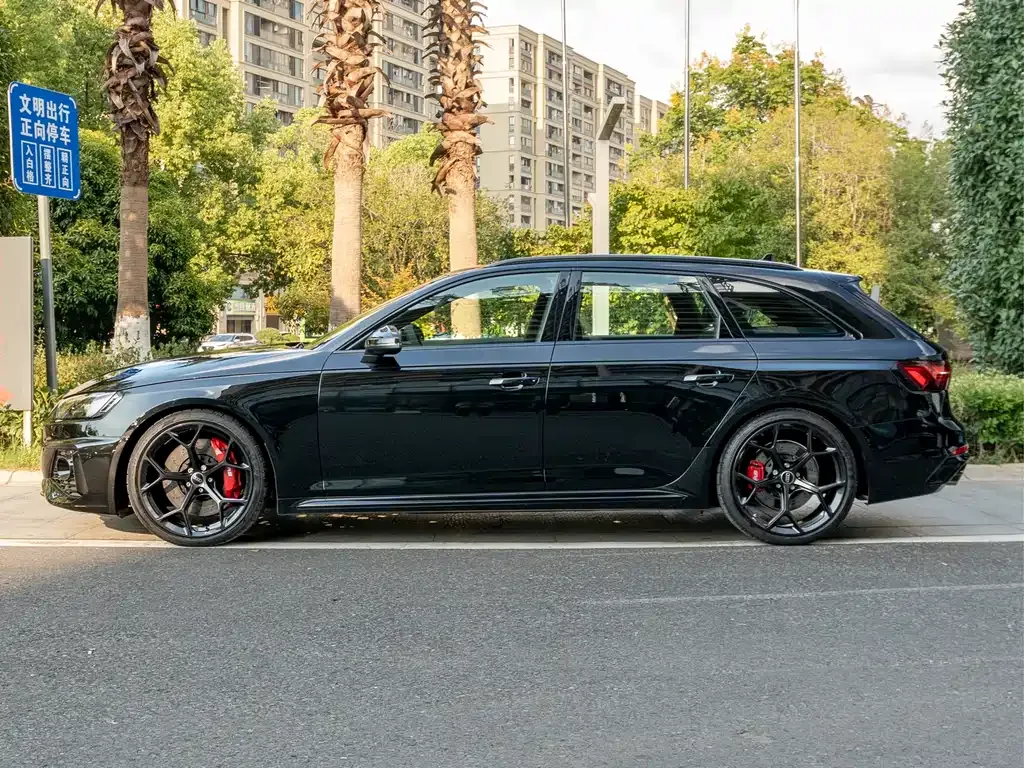 Audi RS 4 — фото 3