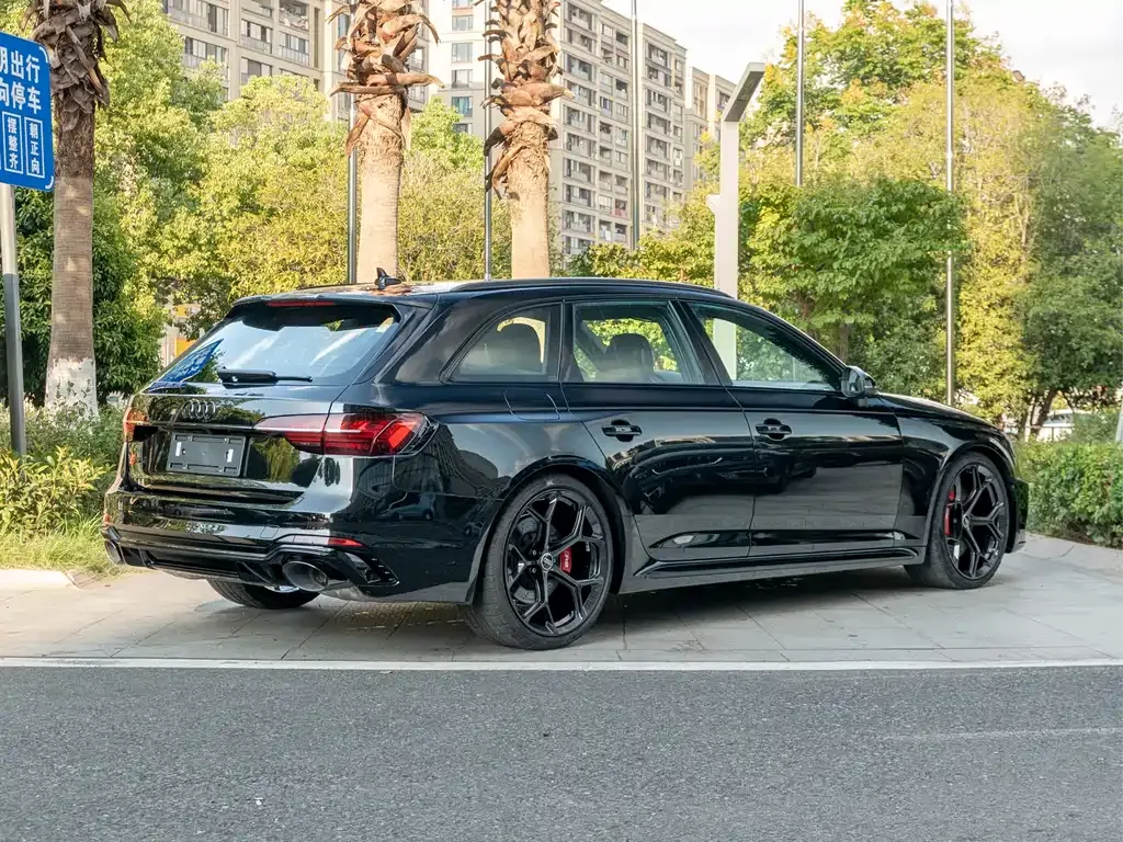 Audi RS 4 — фото 4