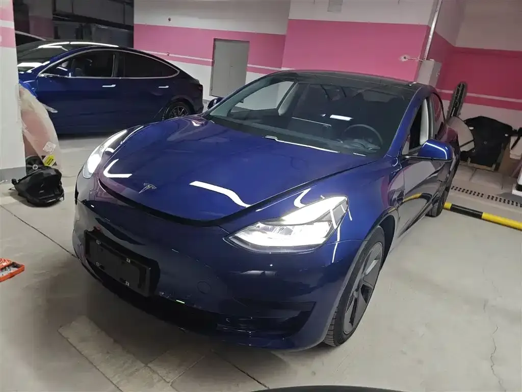 Tesla Model 3 — фото 1