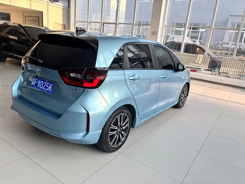 Honda Fit — фото 8